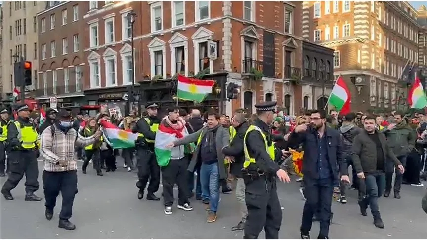 Terör örgütü YPG yandaşları Londra'da vatandaşlara saldırdı