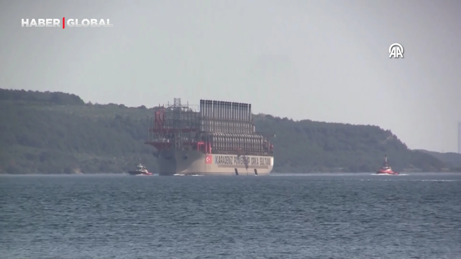 Elektrik üretim gemisi Çanakkale Boğazı'ndan geçti