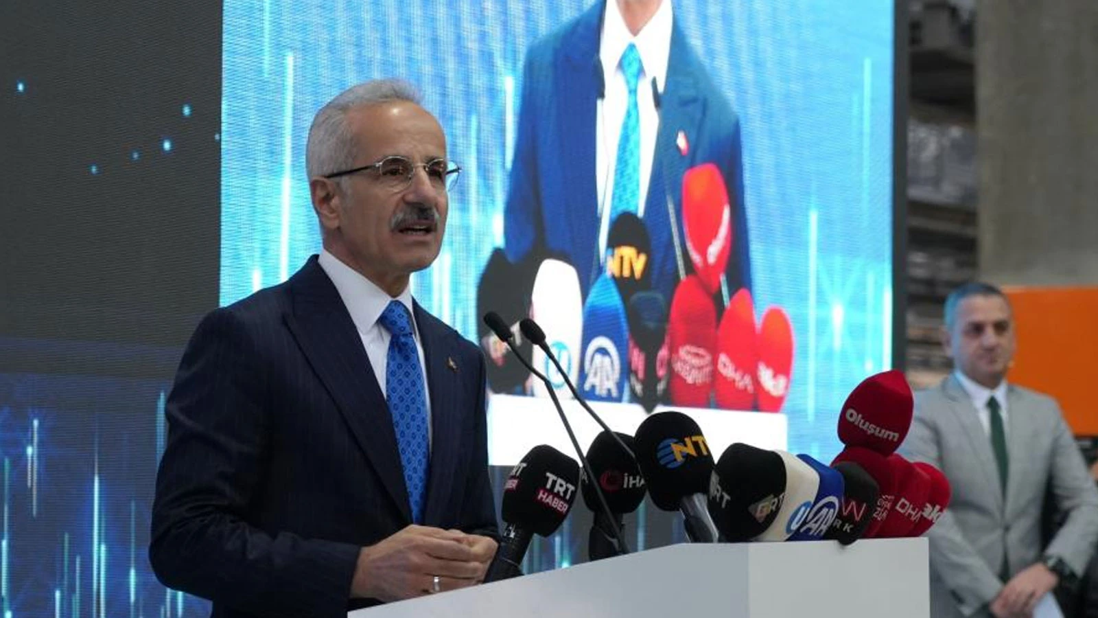 Bakan Uraloğlu: "Yıl sonuna kadar kalan 28 vagondan oluşan 7 seti de teslim edeceğiz"