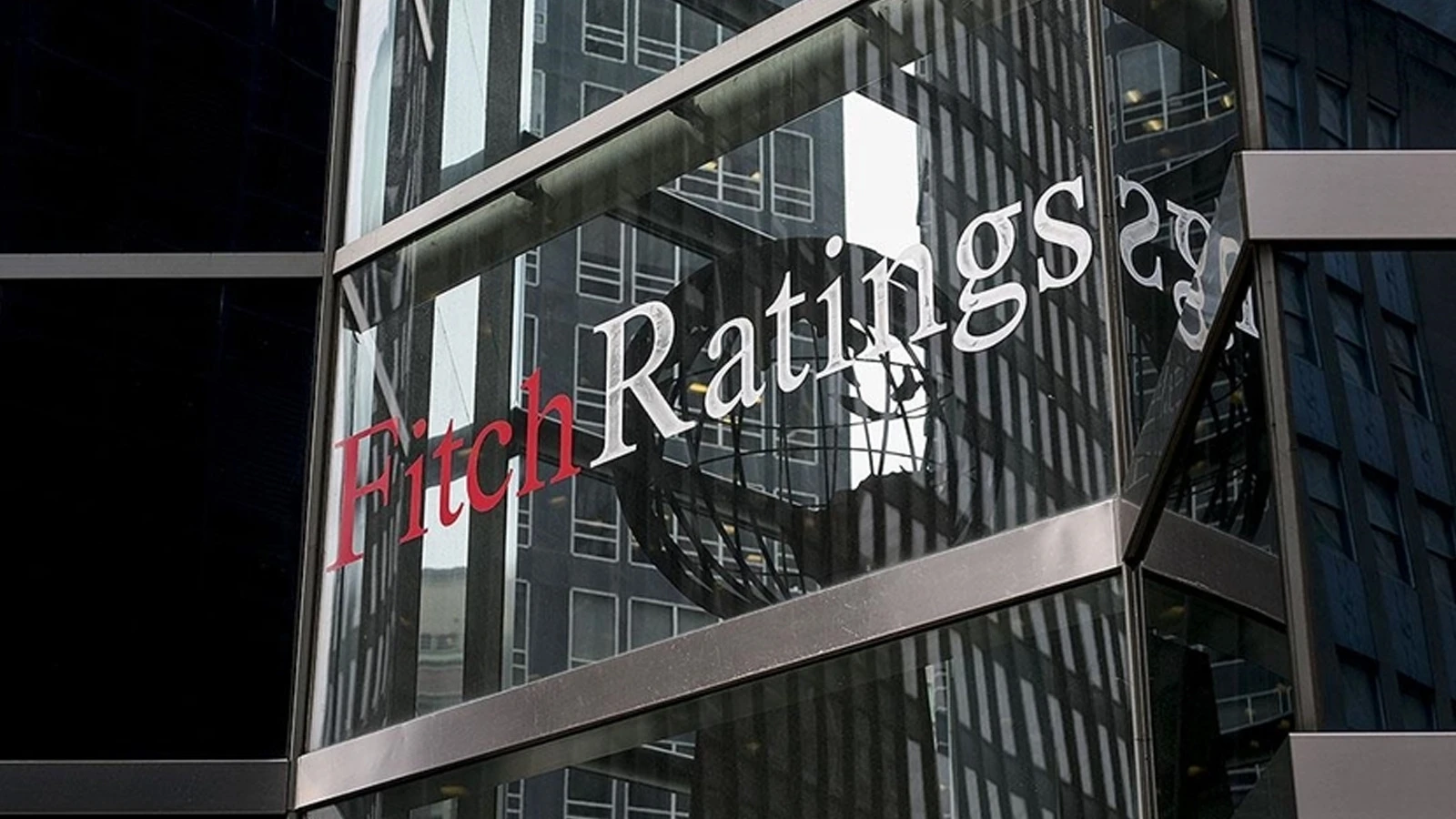 Fitch Türkiye'nin kredi notu görünümünü pozitife çevirdi