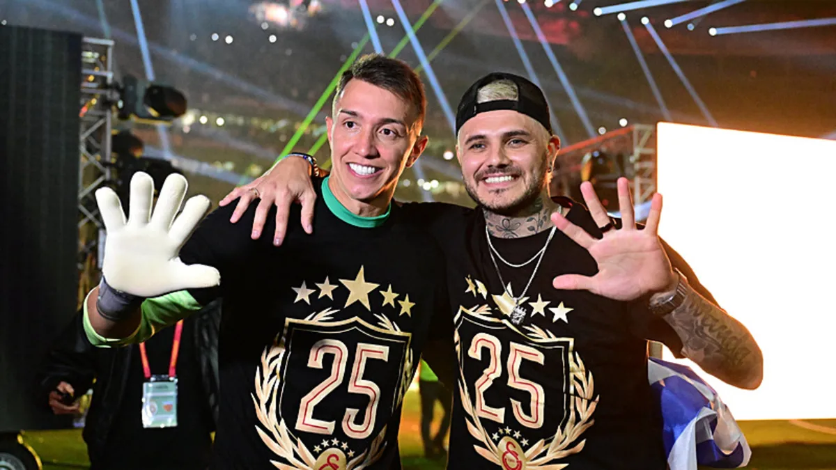 Galatasaray 5 yıldızlı formayı satışa sundu! İşte yeni logo