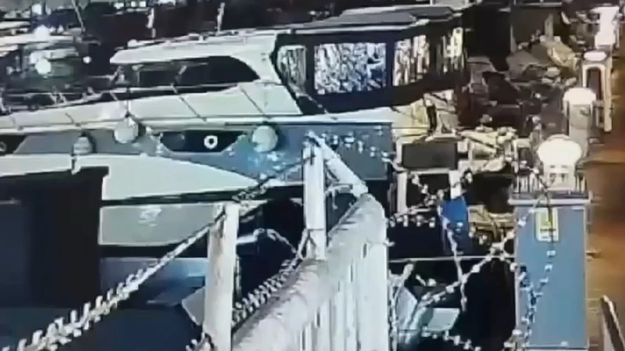 Teknenin pervanesine takıldı, feci şekilde can verdi