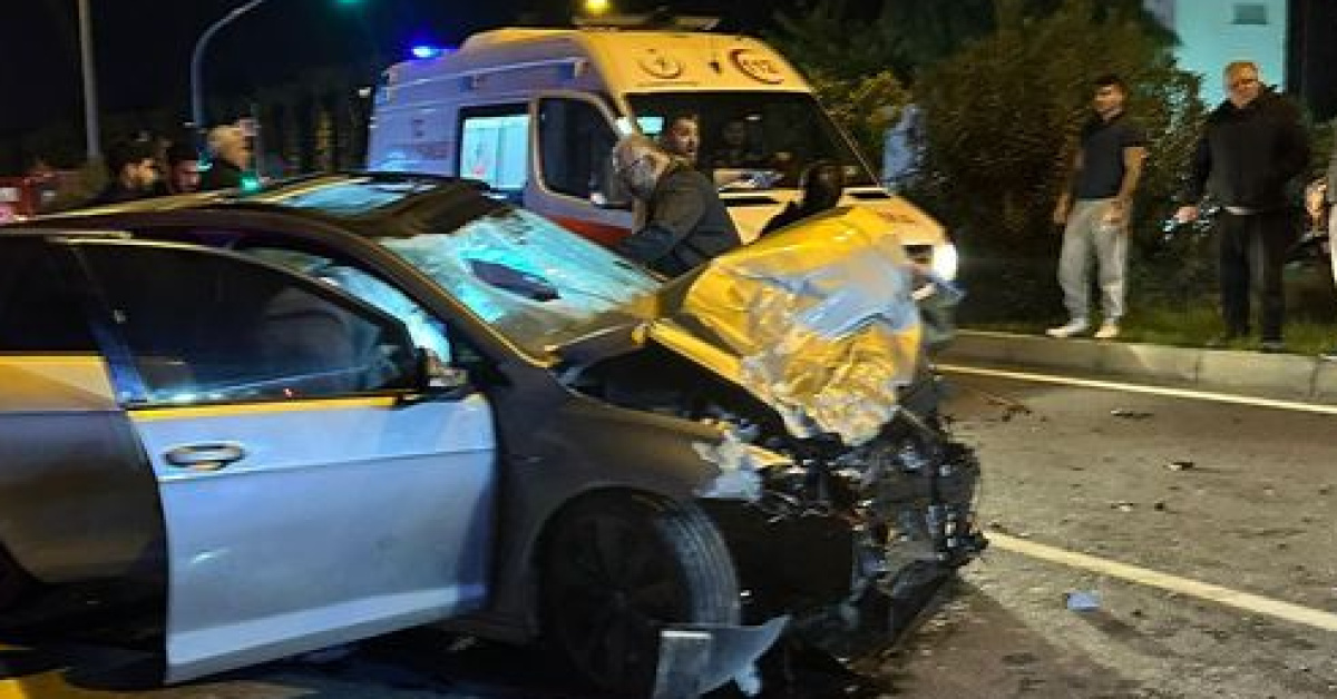 Otomobil ile motosiklet çarpıştı: 1 ölü, 2 yaralı
