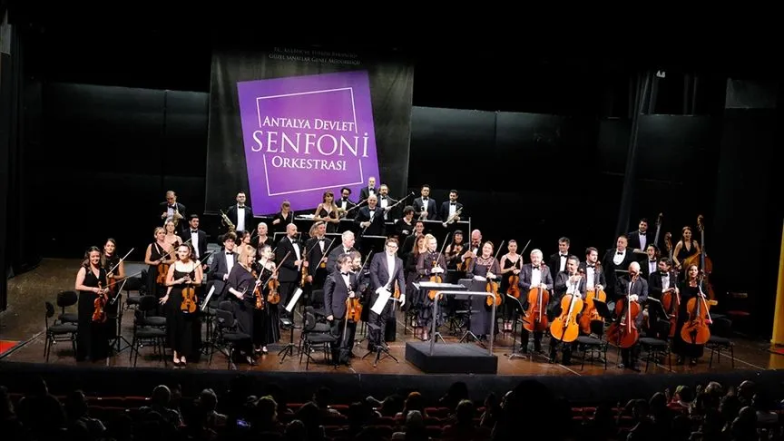 Antalya Devlet Senfoni Orkestrası klasik müziğin başyapıtlarıyla sezon finali yaptı
