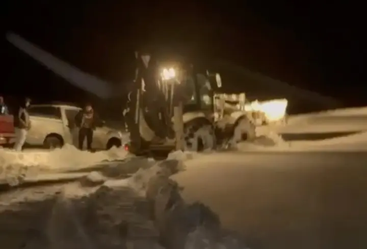 Off-road yaparken dağ yolunda mahsur kalan 4 kişi, 3 saatte kurtarıldı