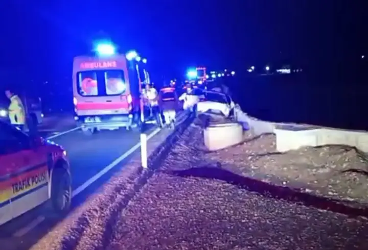 Diyarbakır’da 2 otomobil kafa kafaya çarpıştı: 4 yaralı
