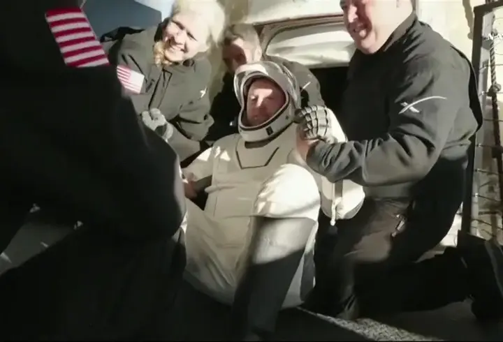 9 ay mahsur kalmışlardı: NASA astronotları dünyaya döndü!