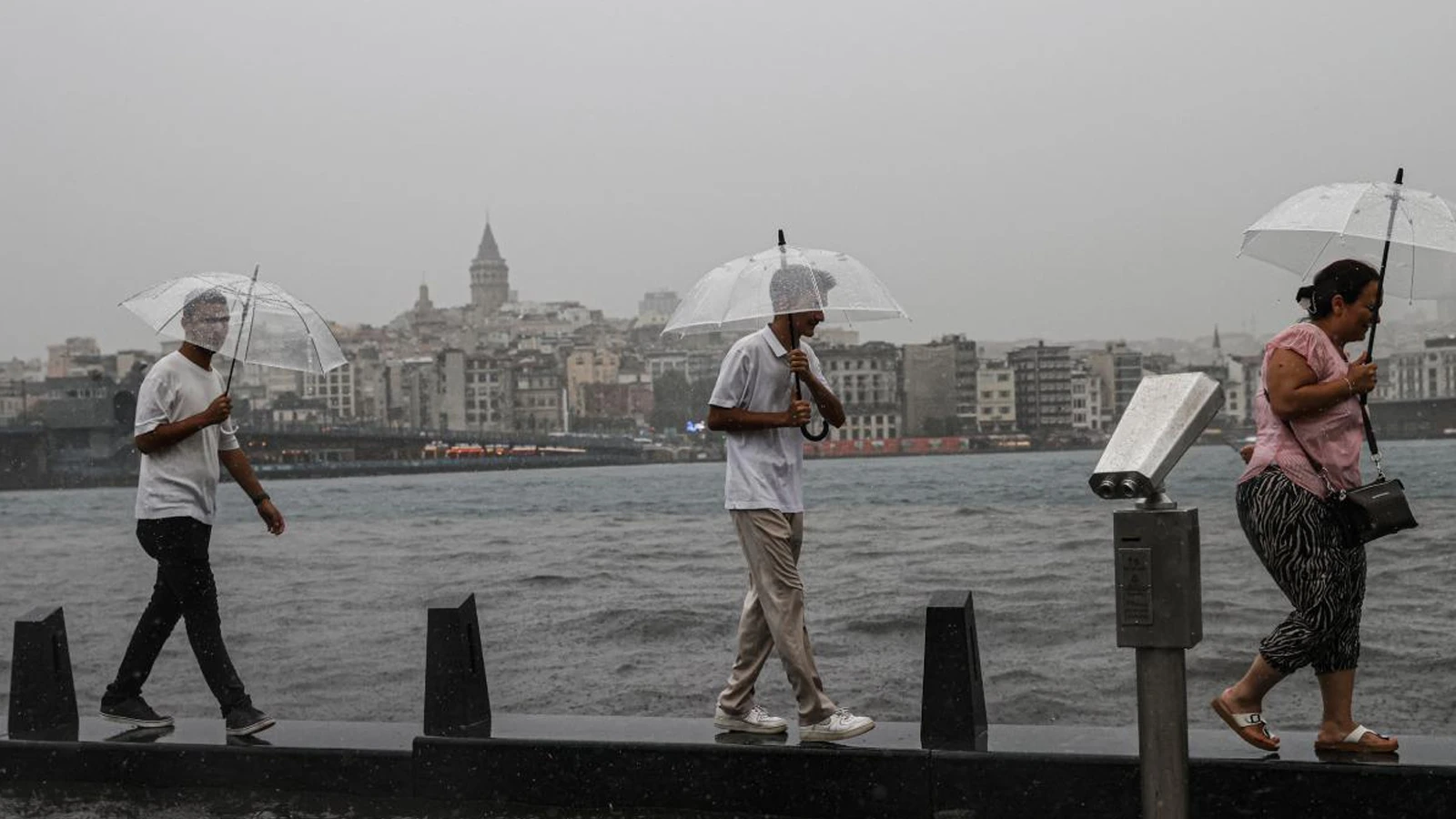 Meteoroloji'den hafta sonu alarmı... Önce sıcaklar kavuracak sonra sağanak vuracak!