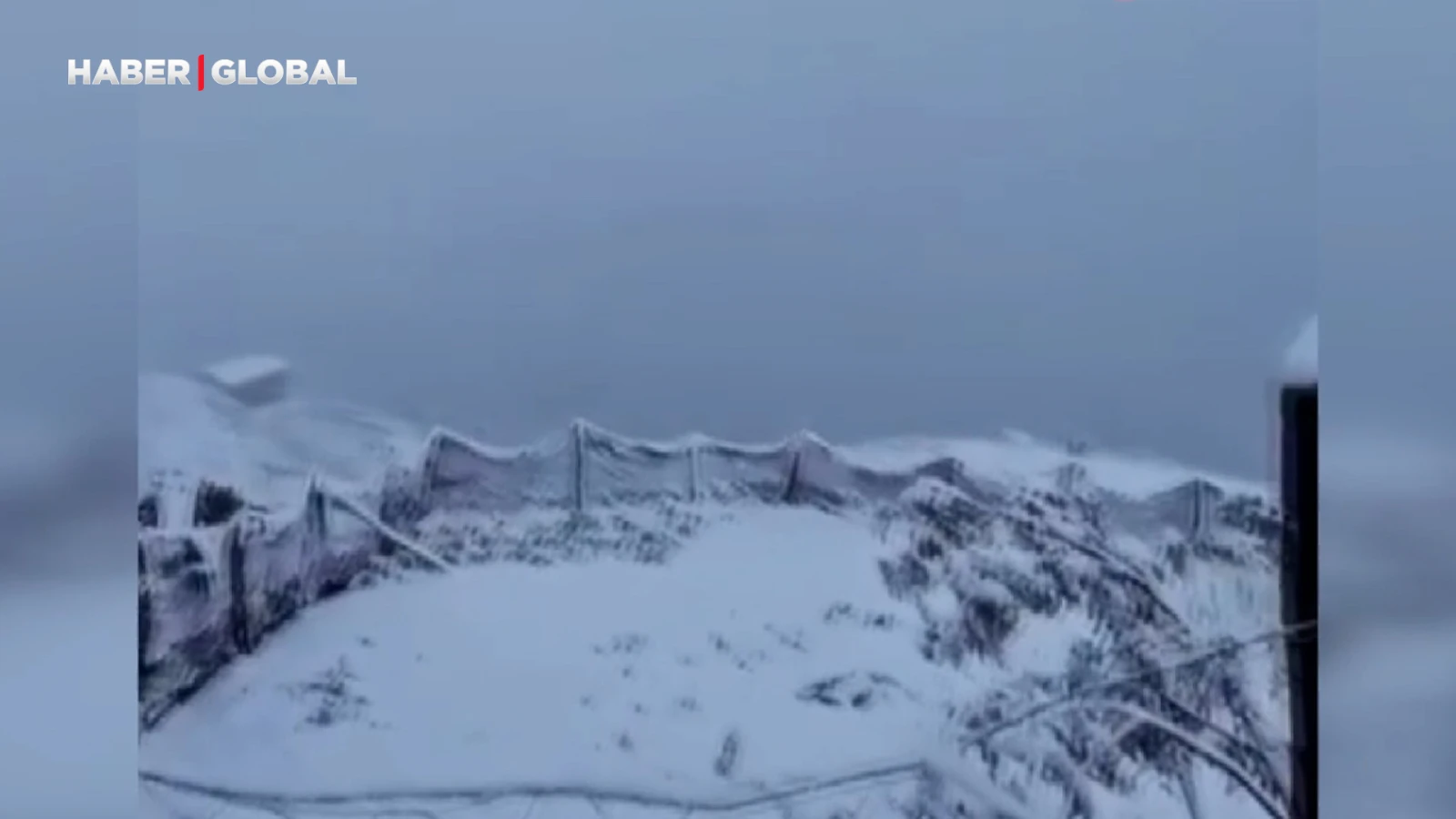 Rize beyaza büründü, lapa lapa kar yağdı!
