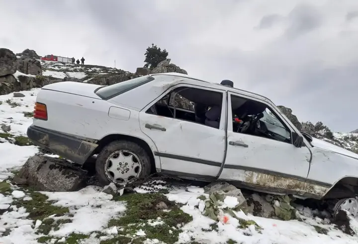 Tokat’ta otomobil 60 metrelik uçuruma yuvarlandı: 4 yaralı
