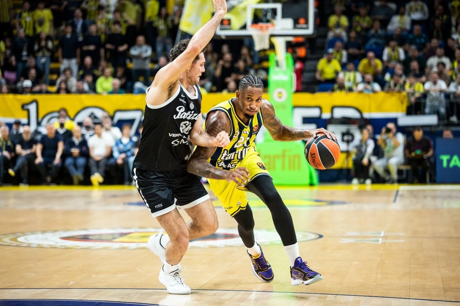 Fenerbahçe Tarfin Evinde Partizan'ı Mağlup Etti! İşte Maçın Özeti