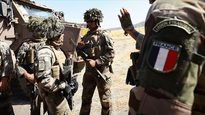 Fransa, müşterek tatbikatlara katılmak için Grönland'a asker gönderdi