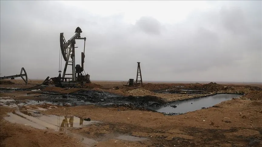 Suriye'de terör örgütü YPG'den alınan bölgelerde petrol çıkarılmaya başlandı