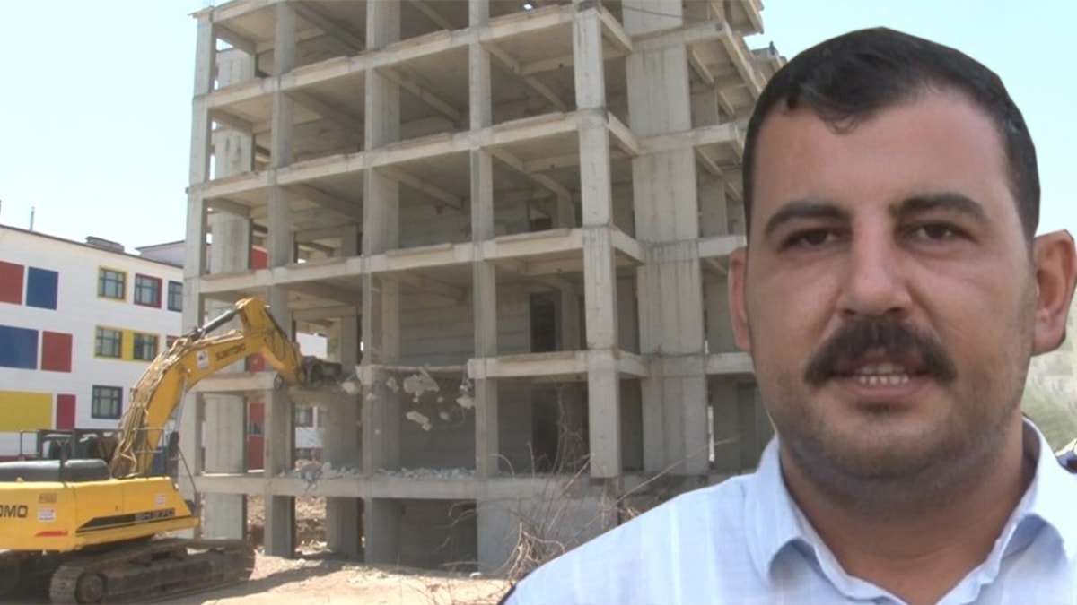 Müteahhit kendini ihbar etti, 5 katlı binasını yıktırdı! Nedeni ise takdir topladı