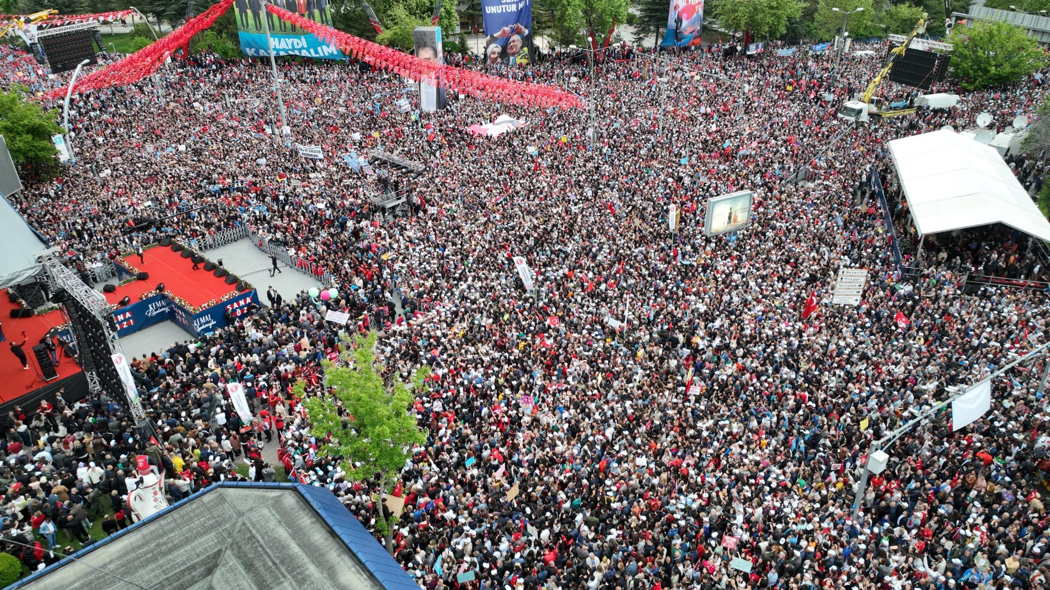 CHP’den kritik dava öncesi gövde gösterisi: Tandoğan’da tarihi kalabalık