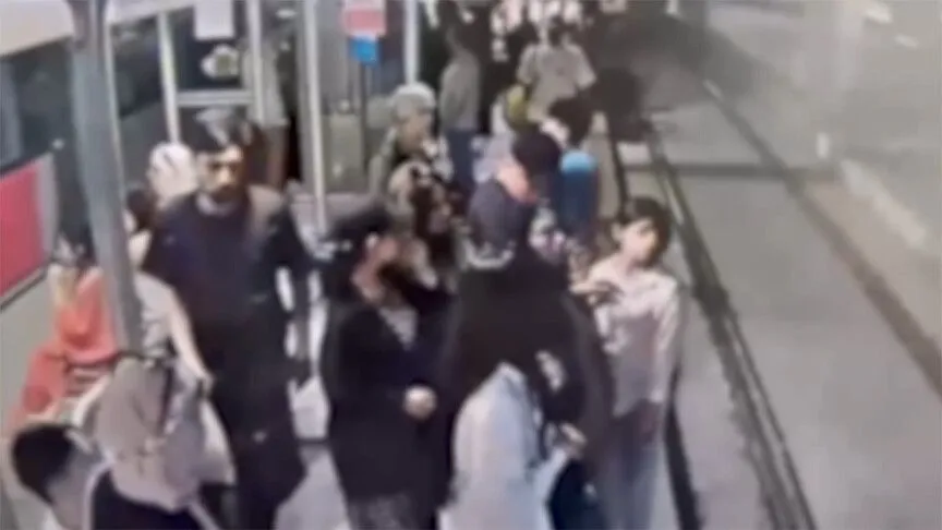 İstanbul'da turistlere yankesicilik yapan suç örgütüne yönelik operasyonda 20 şüpheli yakalandı
