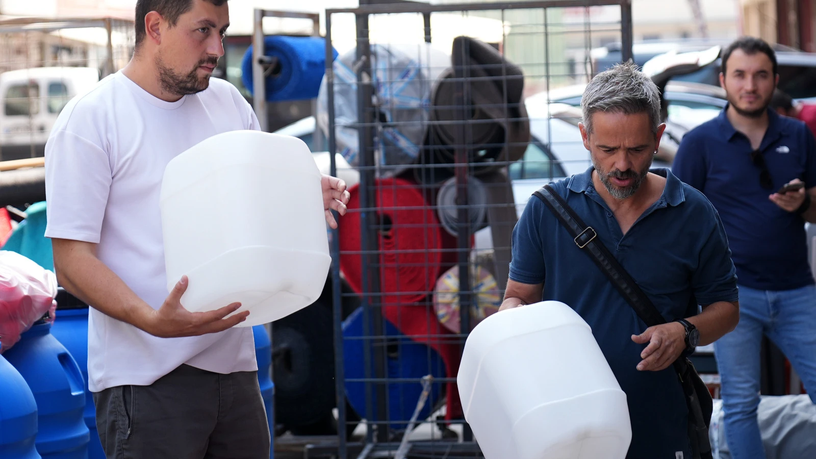 Su kesintilerinin uygulandığı İzmir'de bidon satışları arttı
