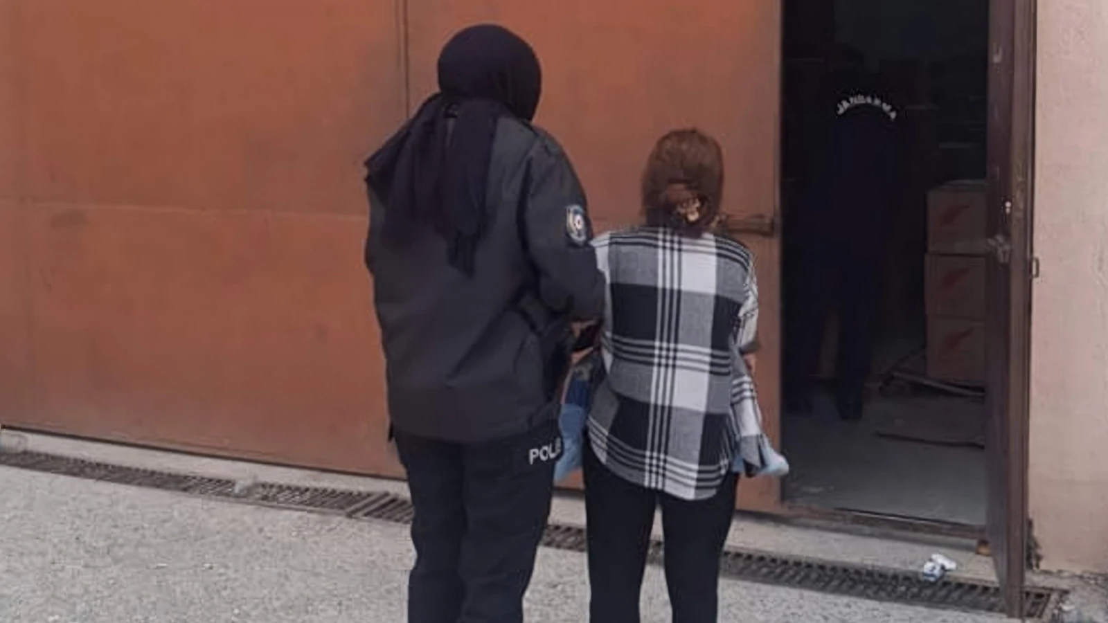 Kırıkkale'de hırsızlıktan 18 yıl cezası bulunan kadın yakalandı