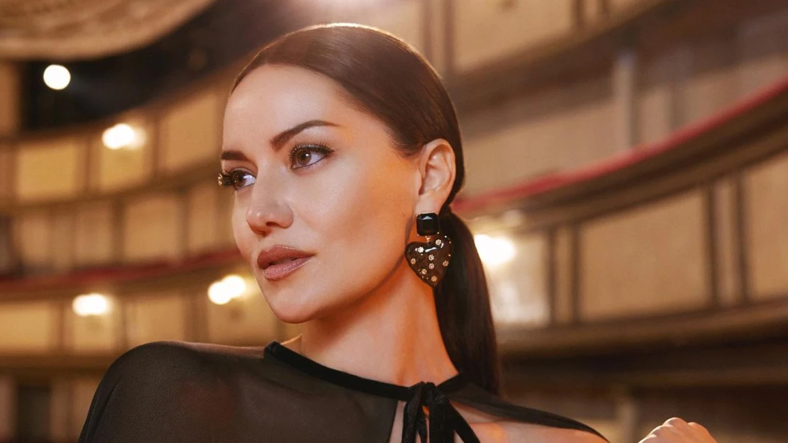 Fahriye Evcen o dizi ile ekranlara geri dönüyor!