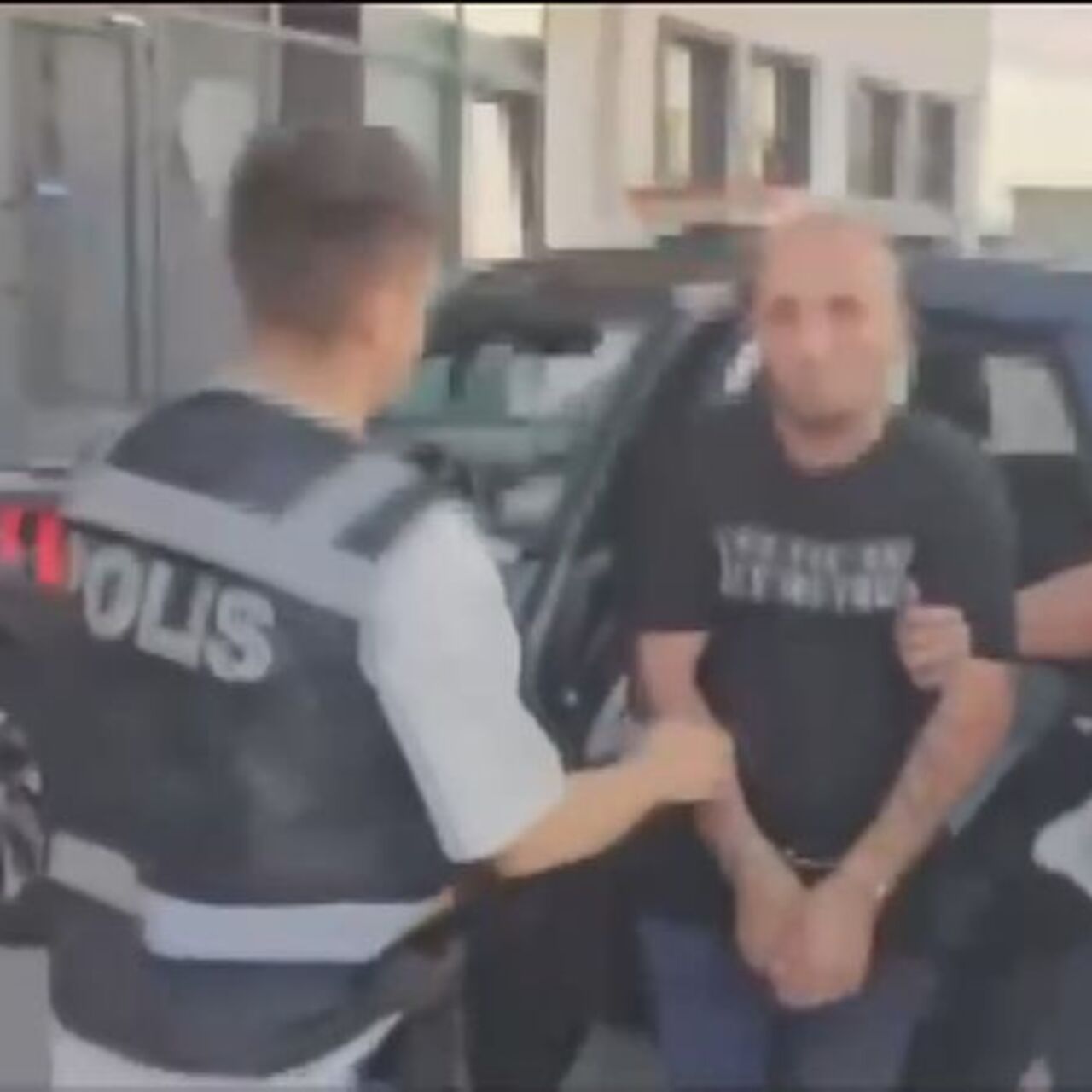 Havai fişek atarak yangın çıkaran şüpheli tutuklandı