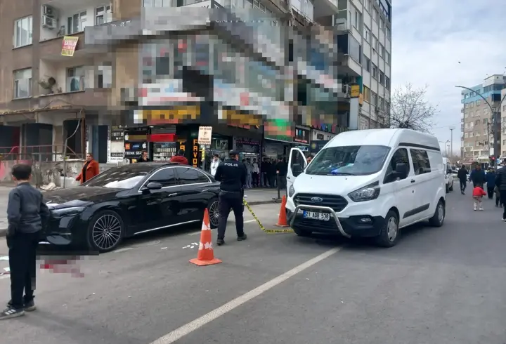 Müteahhit ile emlakçı arasında 'tadilat' kavgası: 3 yaralı