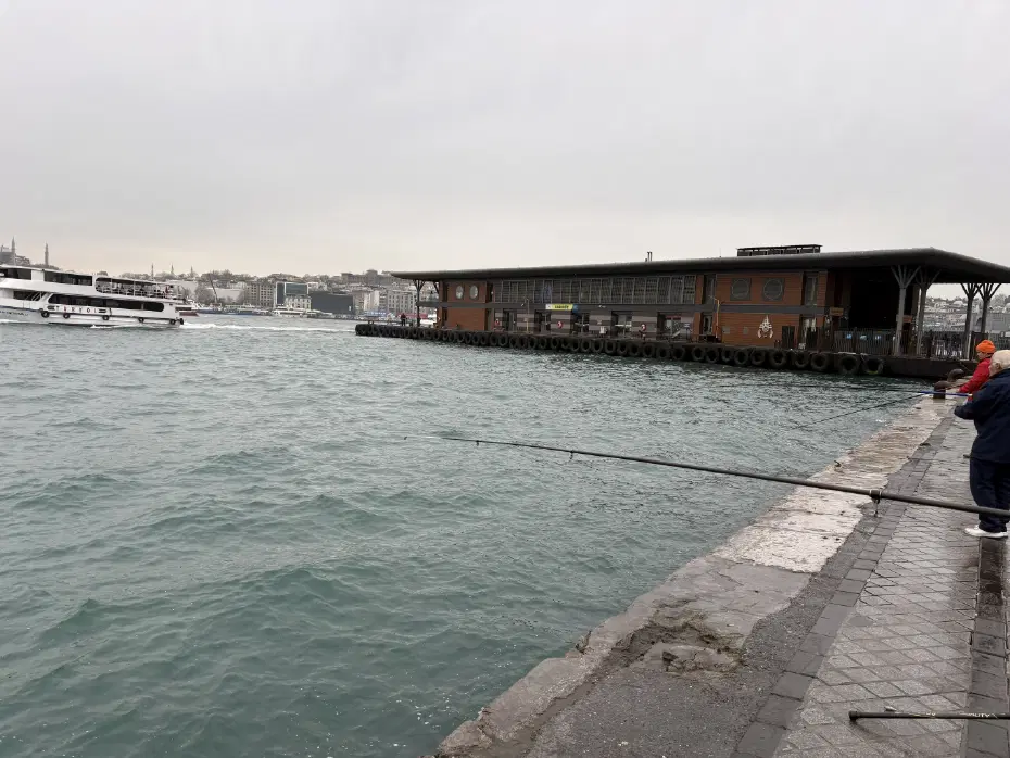 Karaköy'de denizde kadın cesedi bulundu