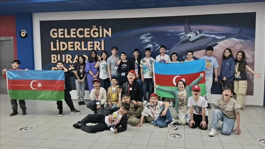 Azerbaycanlı öğrenciler İzmir'deki Uzay Kampı'nda eğitim aldı