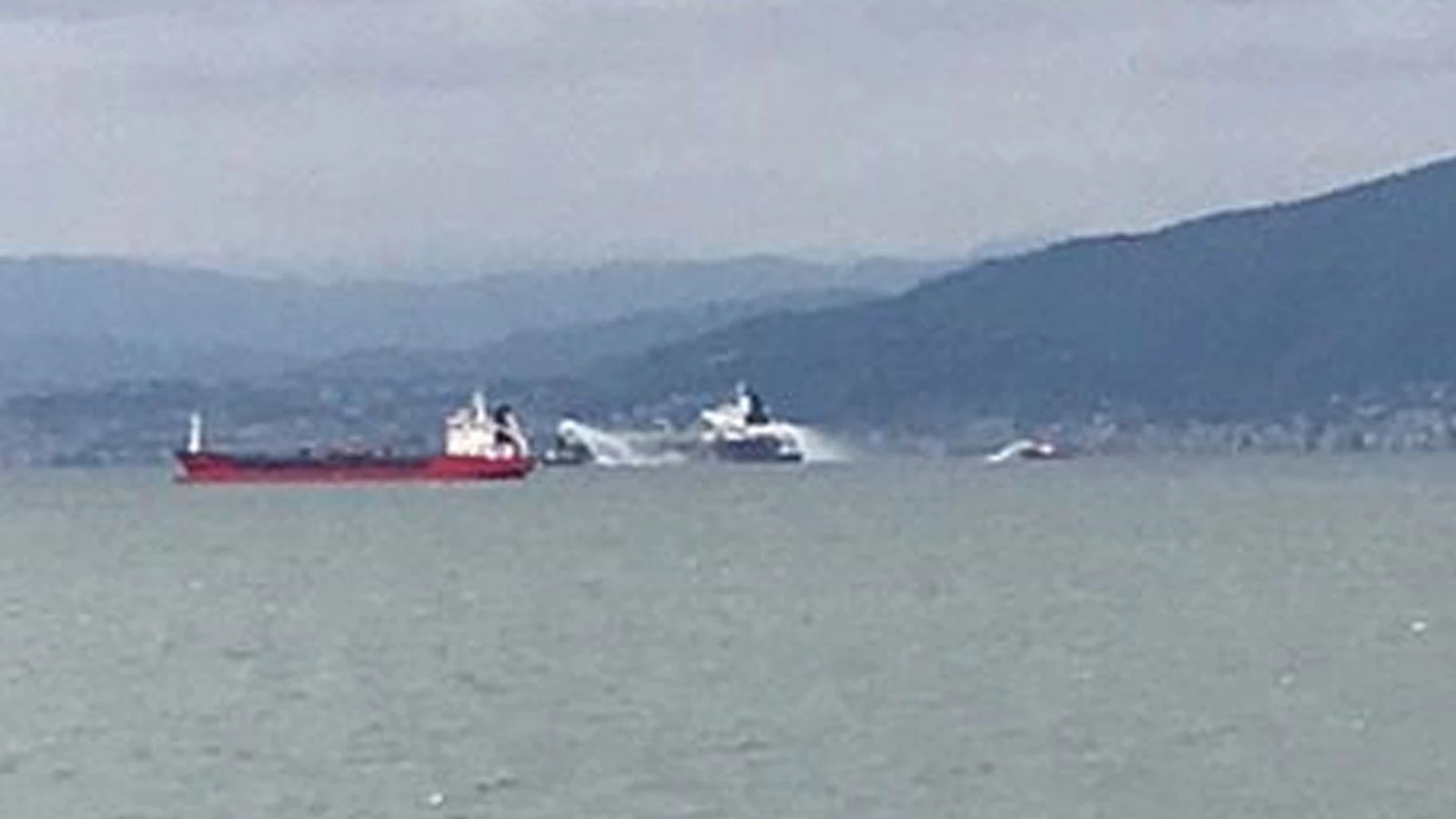 İzmit Körfezi'nde tanker gemisinde çıkan yangın paniğe neden oldu