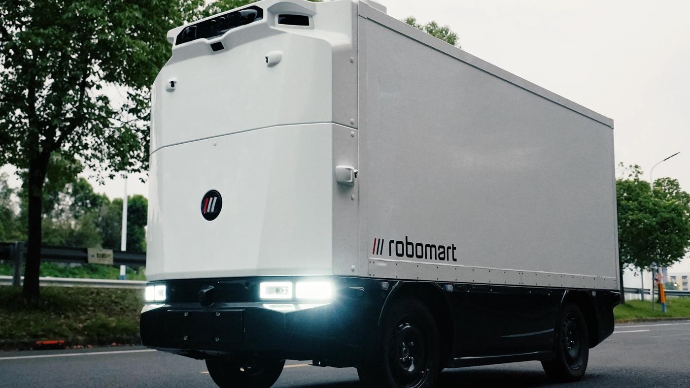 Tek seferde 10 kişiye teslimat yapabilen dev teslimat robotu: Robomart RM5