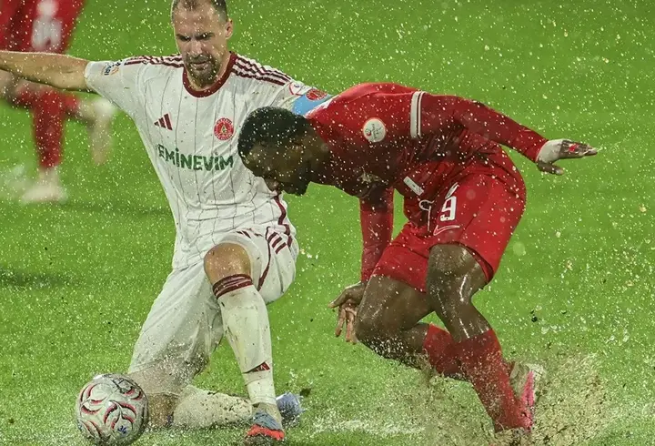 Ümraniyespor – Boluspor maçı, yağmur nedeniyle yarıda kaldı