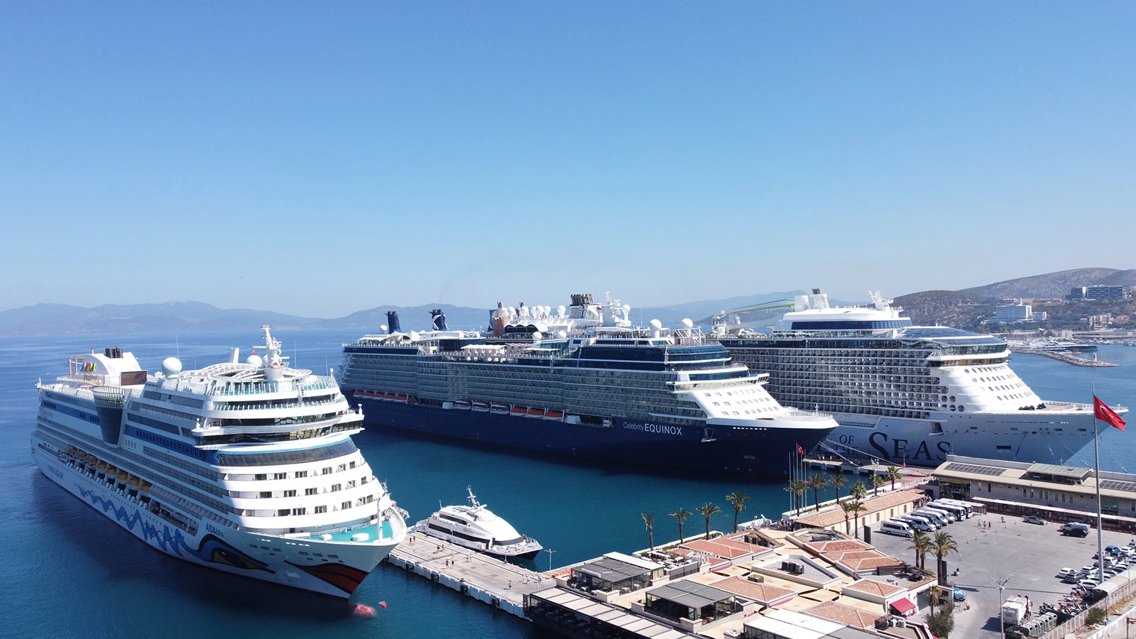"Yüzen oteller", Kuşadası'na 9 bin 350 turist getirdi