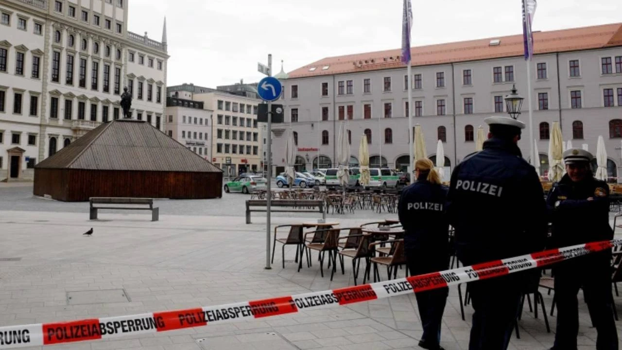 Almanya'da 2 tonluk bomba alarmı: 20 bin kişi tahliye ediliyor