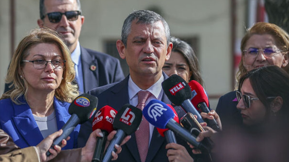 Son Dakika... CHP lideri Özgür Özel'den yumruklu saldırı sonrası ilk açıklama: 'Bir süredir tehditler alıyoruz'