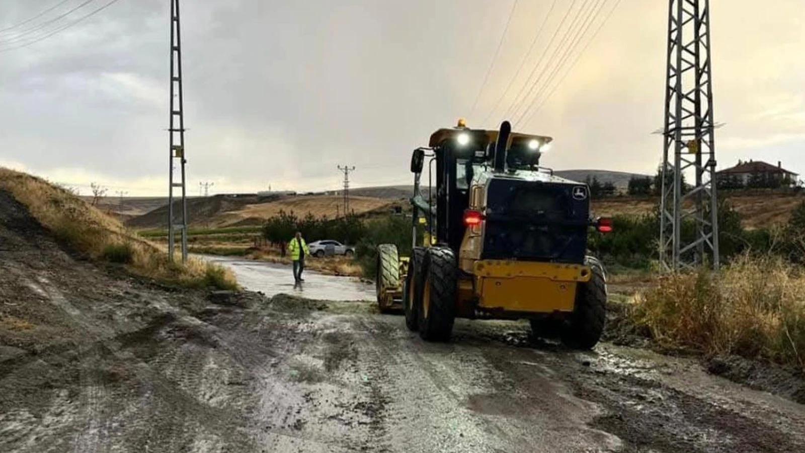 Ankara sele teslim oldu: Vatandaşlar zor anlar yaşadı