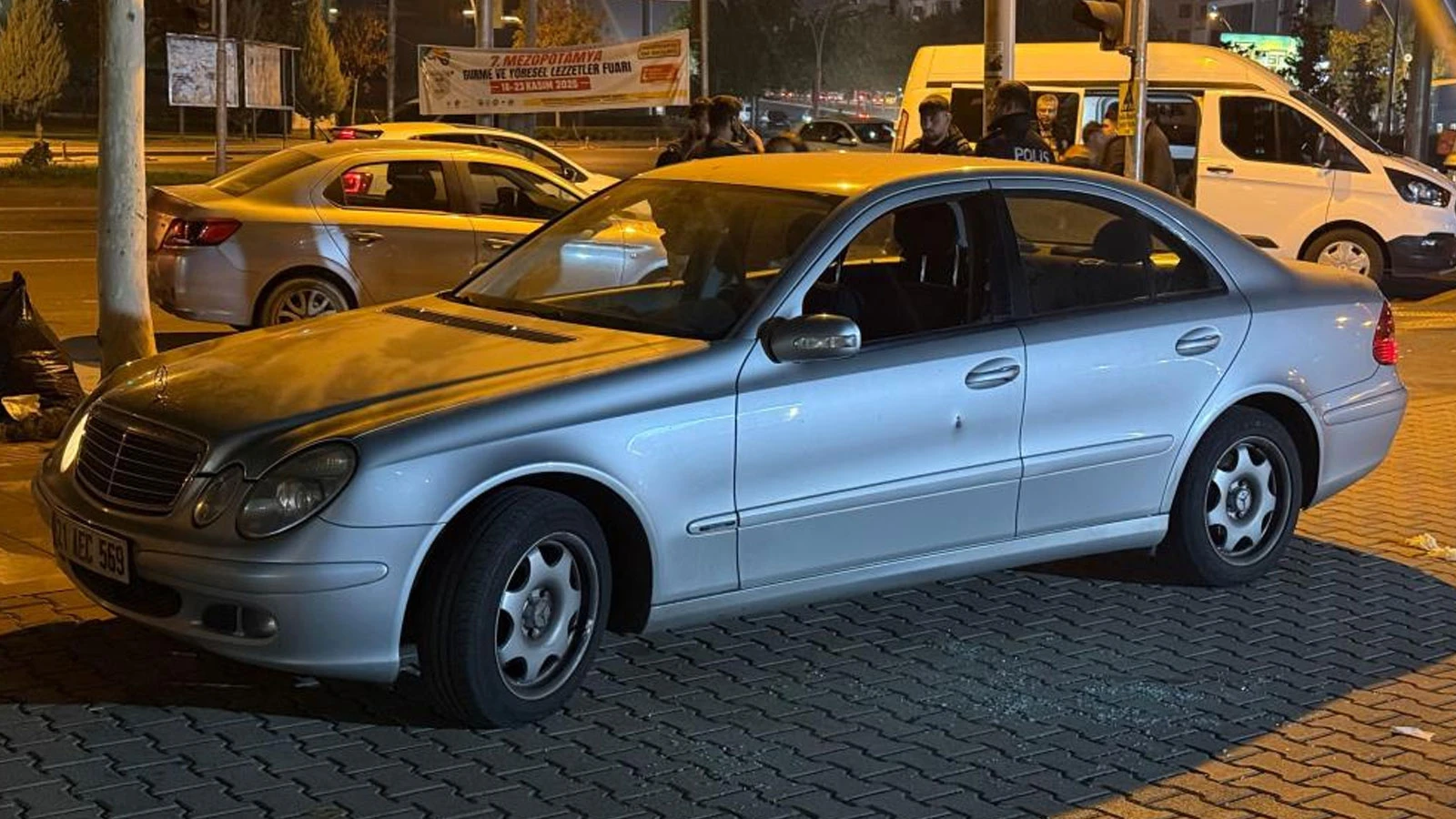 Diyarbakır'da bir şahıs aracına binerken uğradığı silahlı saldırıda öldü