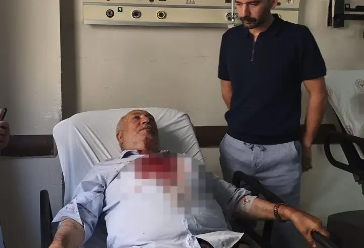 Kavgayı ayırmak isteyen imamı yumrukladı
