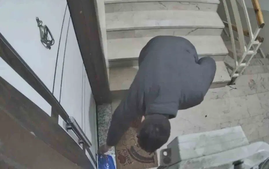 Güvenlik kamerası hırsızlığa engel oldu. Kapı kapı para topladı, gözü kargoda kaldı