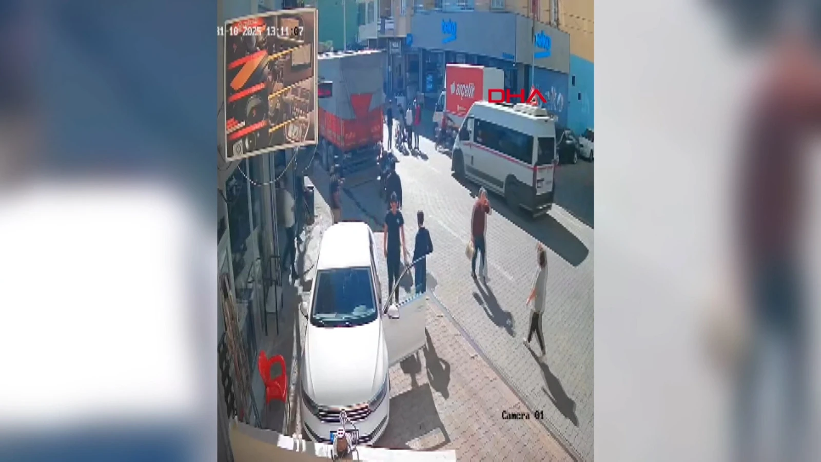 Adana'da motosiklet kazaları: Kameralar kaydetti
