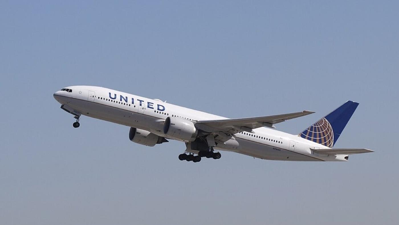 United Airlines uçağına ‘uzaydan gelen’ bir cisim çarpmış olabilir