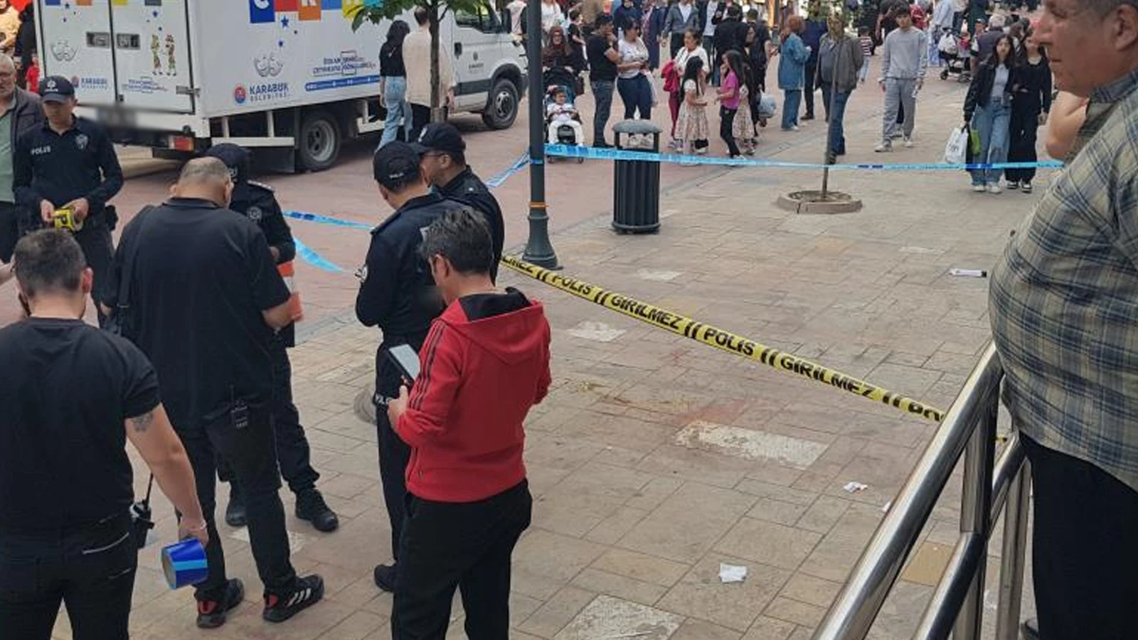 Karabük'te korkunç olay! Husumetlisini caddenin ortasında bıçakladı