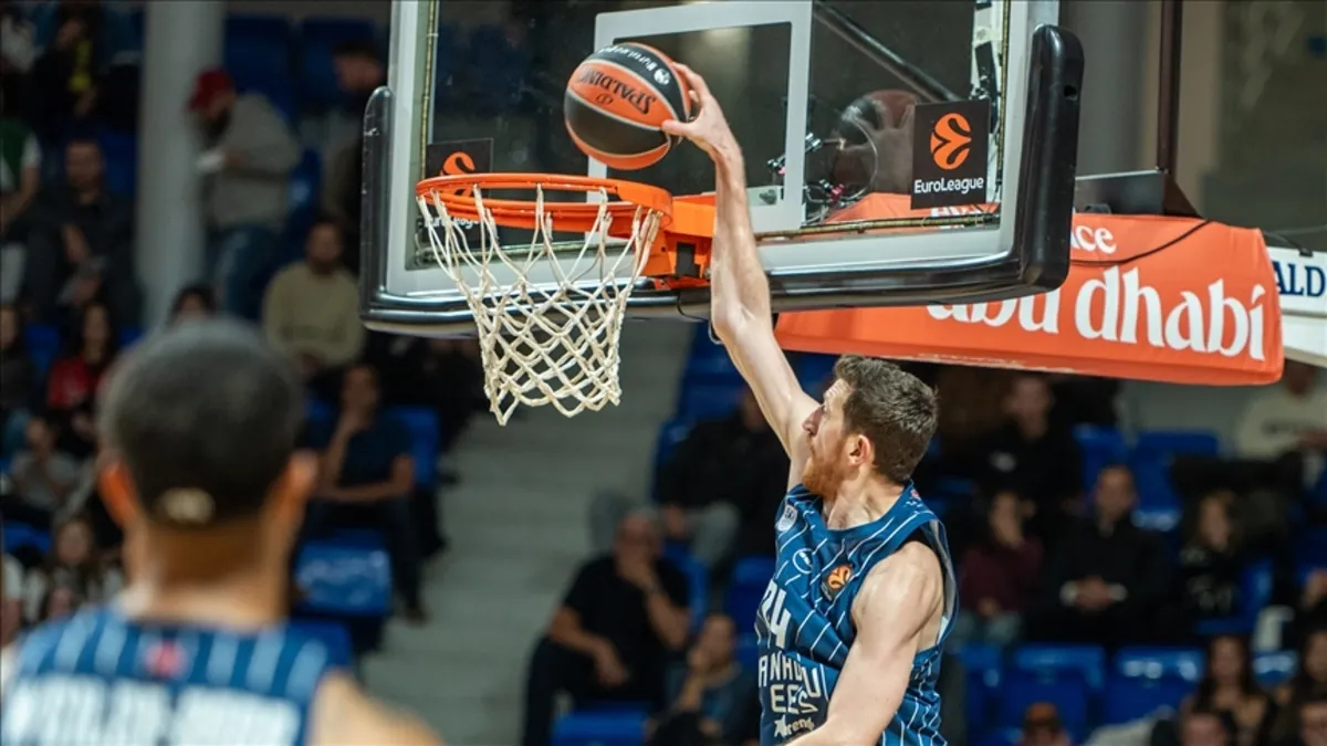 Anadolu Efes Avrupa Ligi'nde Zalgiris'e konuk olacak!