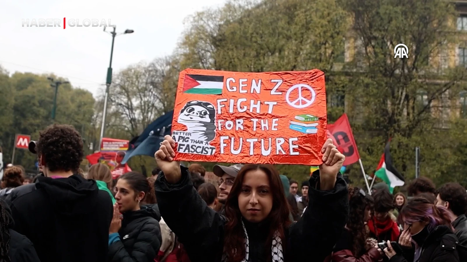 İtalya'da öğrenciler, Meloni hükümetini protesto etti