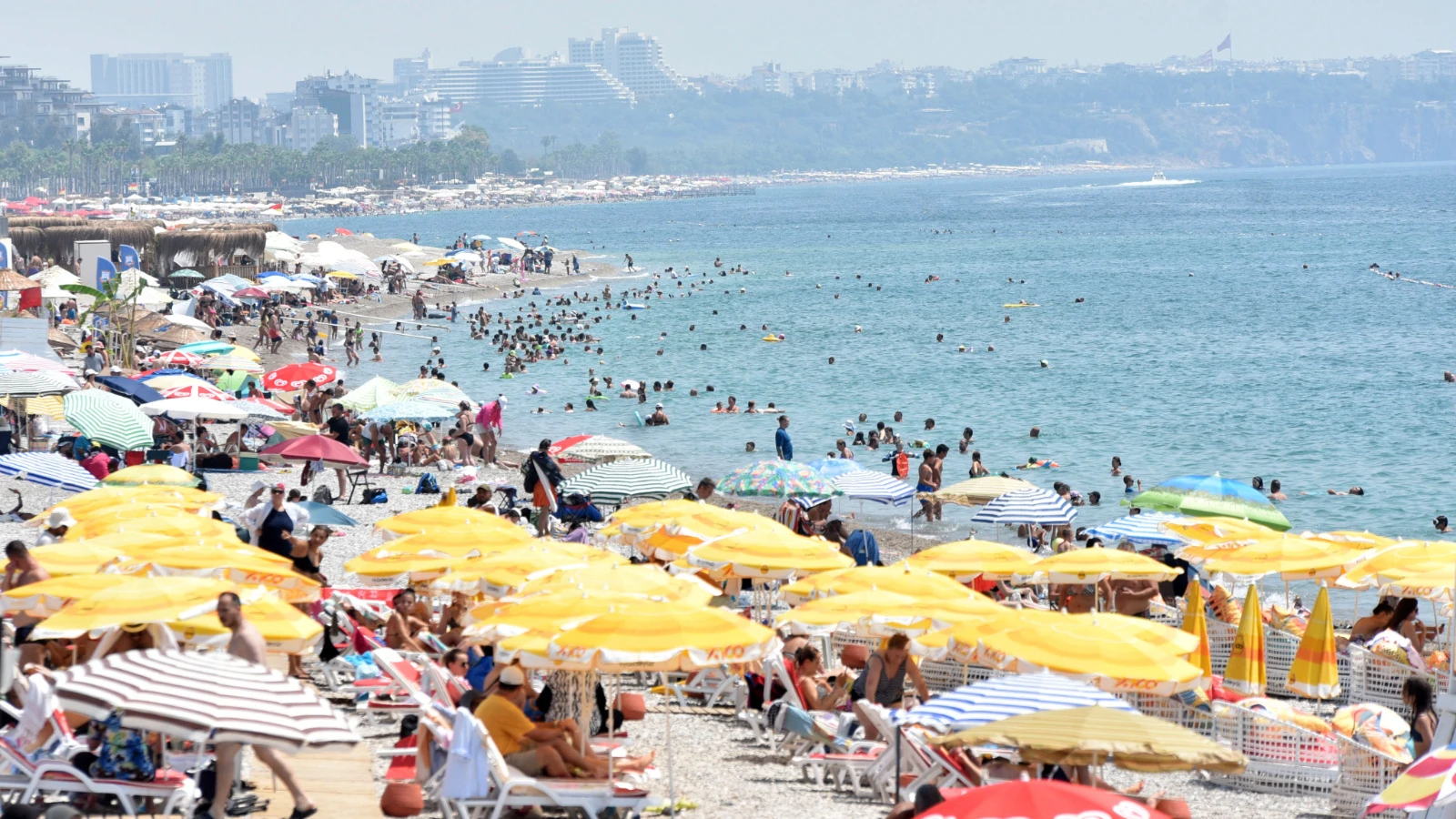 Antalya'ya 1 günde 102 bin 6 yabancı turist geldi