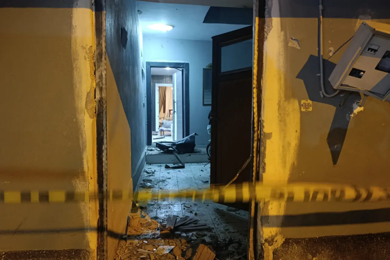 Adana’da Bir Eve El Yapımı Patlayıcı Atıldı