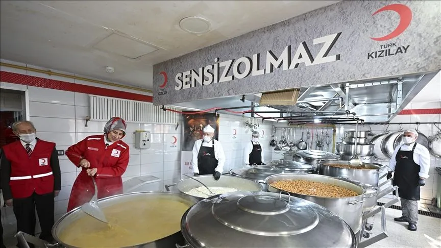 Türk Kızılayın ihtiyaç sahiplerine sıcak yemek desteği ramazanda da sürüyor