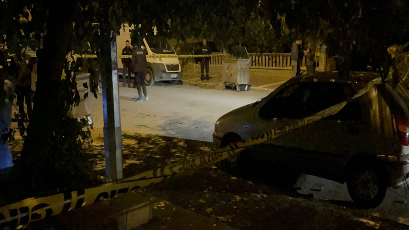 24 yaşındaki genç evinin önünde uğradığı silahlı saldırıda öldü