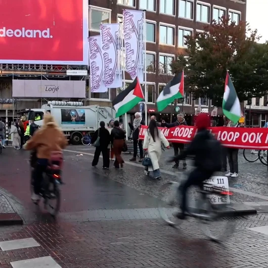 Hollanda'da Filistin'e Destek İçin 111 Haftadır Hafta İçi Her Sabah Sessiz Protesto Düzenleniyor