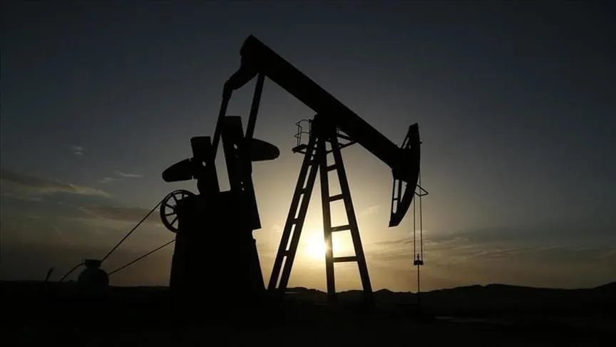 Brent petrolün varili vadeli piyasalarda 85 doları aştı