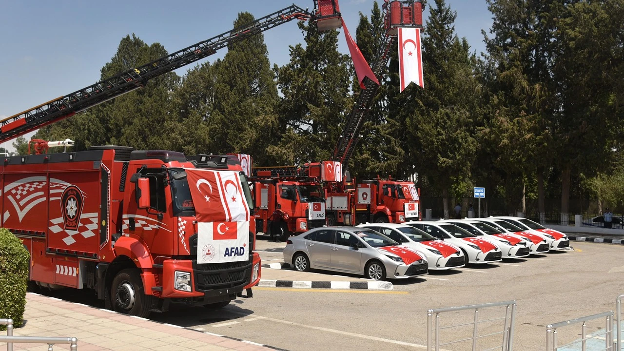 Türkiye, KKTC'ye polis ve itfaiye araçları hibe etti