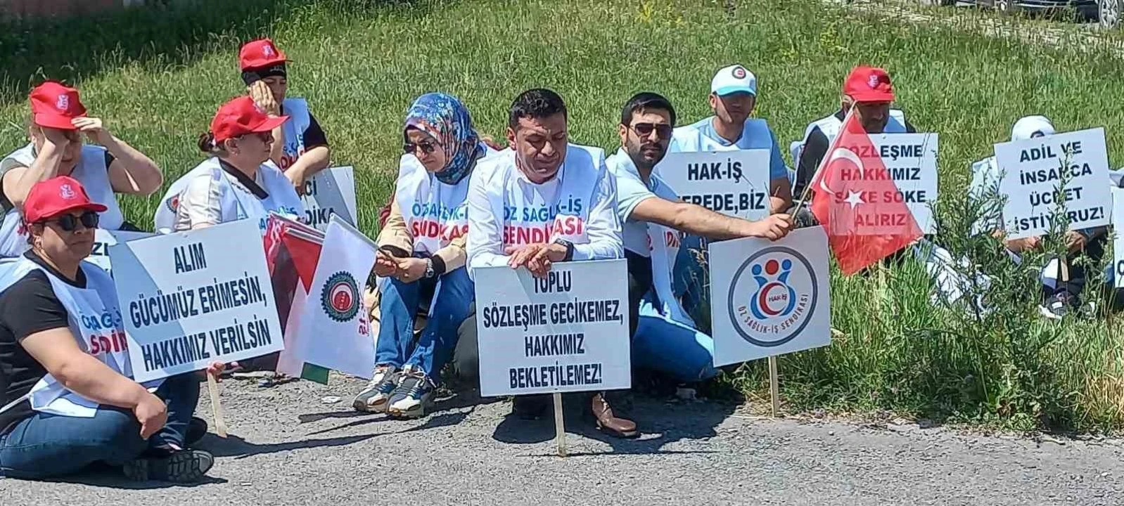 İstanbul'da Öz Sağlık-İş Sendikası'ndan kamu işçisi zammı eylemi